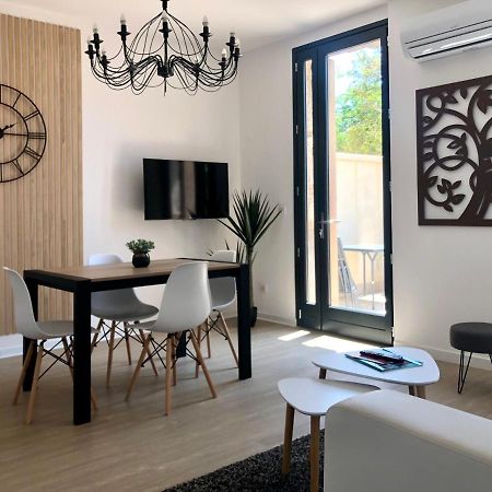 Cote Jardin Est Un Spacieux Et Lumineux T3, Entierement Renove, A 2 Pas De L'Herault Et A 10Min Du Bord De Mer Proche Du Centre Historique Et Du Fabuleux Chateau Laurens, Vous Apprecierez Le Calme De Sa Belle Terrasse Et La Vue Superbe Sur Le Jardin Agde Esterno foto