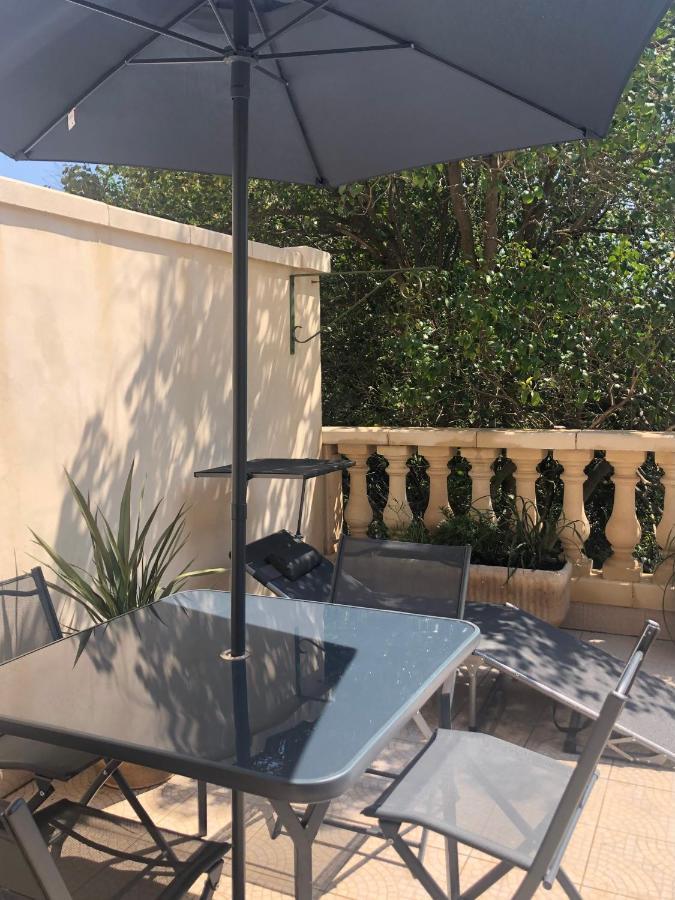 Cote Jardin Est Un Spacieux Et Lumineux T3, Entierement Renove, A 2 Pas De L'Herault Et A 10Min Du Bord De Mer Proche Du Centre Historique Et Du Fabuleux Chateau Laurens, Vous Apprecierez Le Calme De Sa Belle Terrasse Et La Vue Superbe Sur Le Jardin Agde Esterno foto
